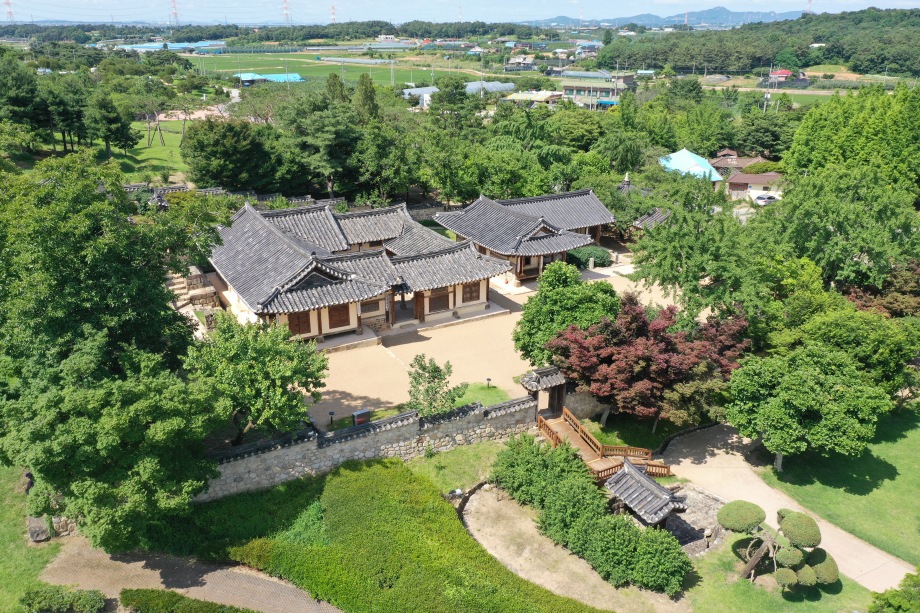 드론으로 촬영한 추사고택 이미지