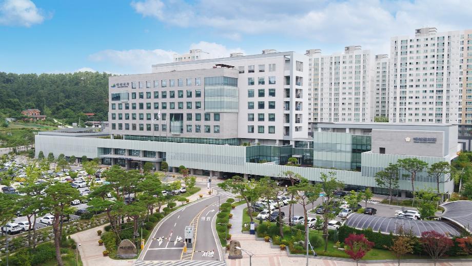 3.예산군청사 전경 이미지