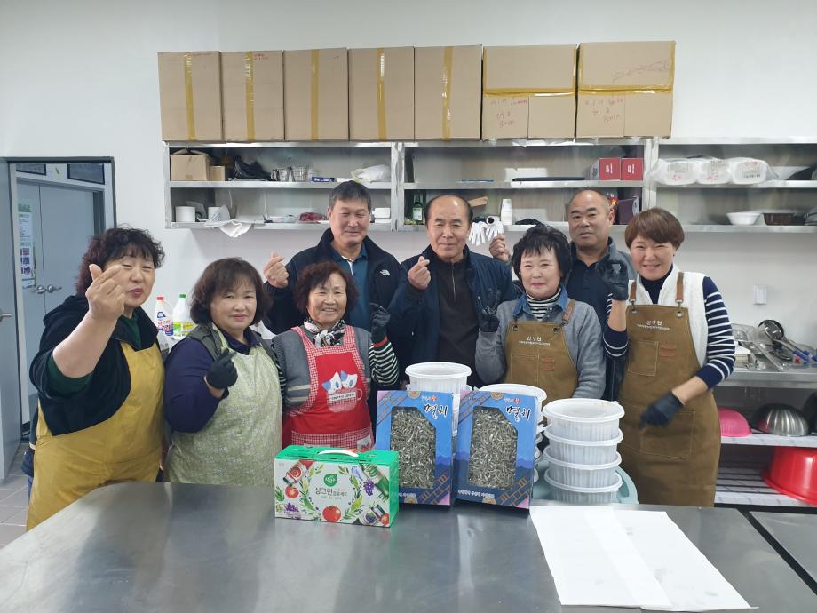 16.신양면 지역사회보장협의체 사랑의 반찬 나눔 활동 모습 이미지