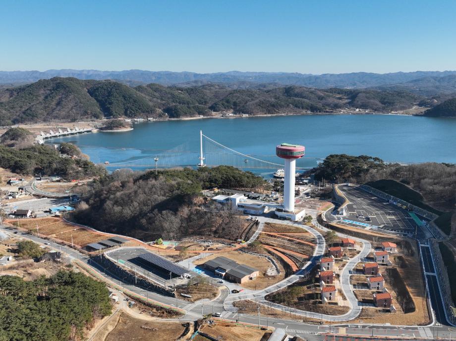 3.드론으로 촬영한 예당관광지 전경 이미지