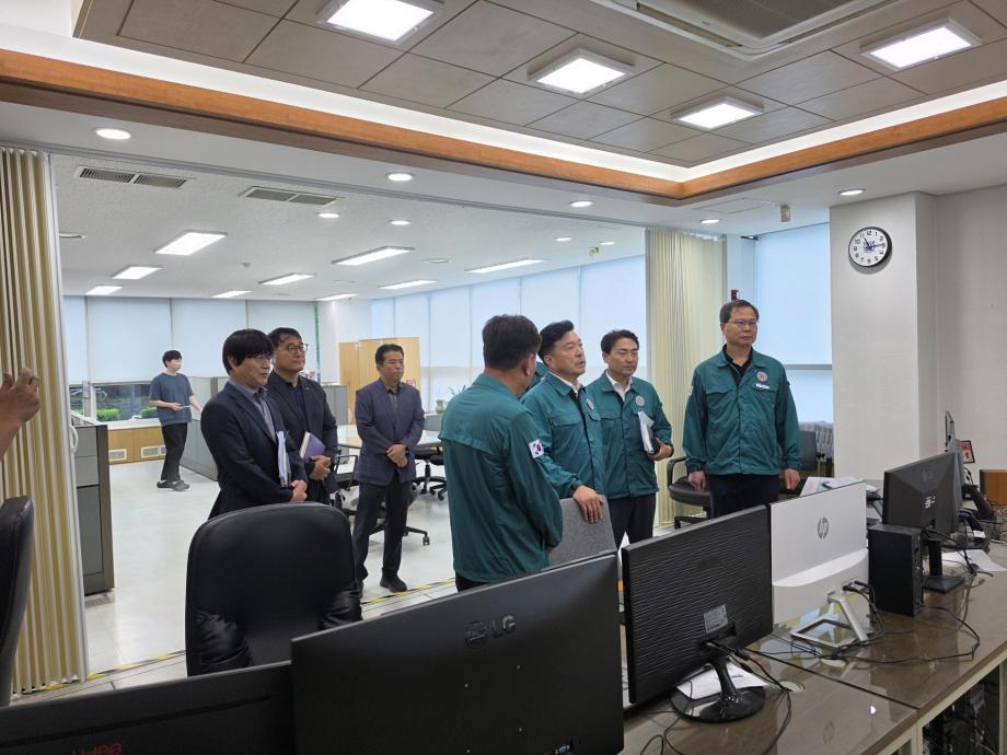 1.최재구 예산군수 한국농어촌공사 예산지사 호우 대응 현장 점검 (2) 이미지
