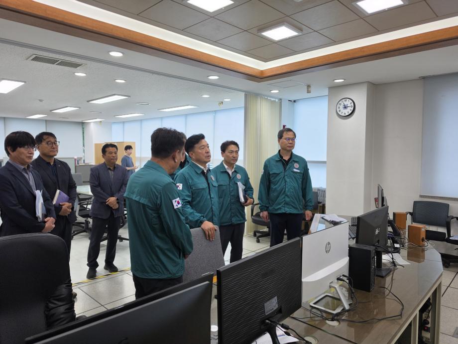 1.최재구 예산군수 한국농어촌공사 예산지사 호우 대응 현장 점검 (4) 이미지
