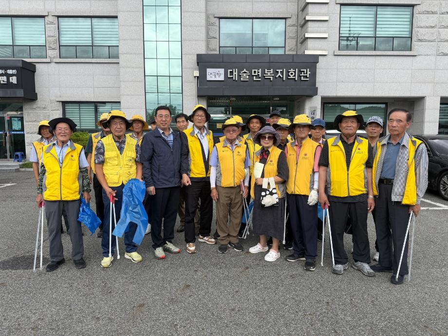 9.대술면 노인회 화산천 환경정화 봉사활동 모습 (1) 이미지