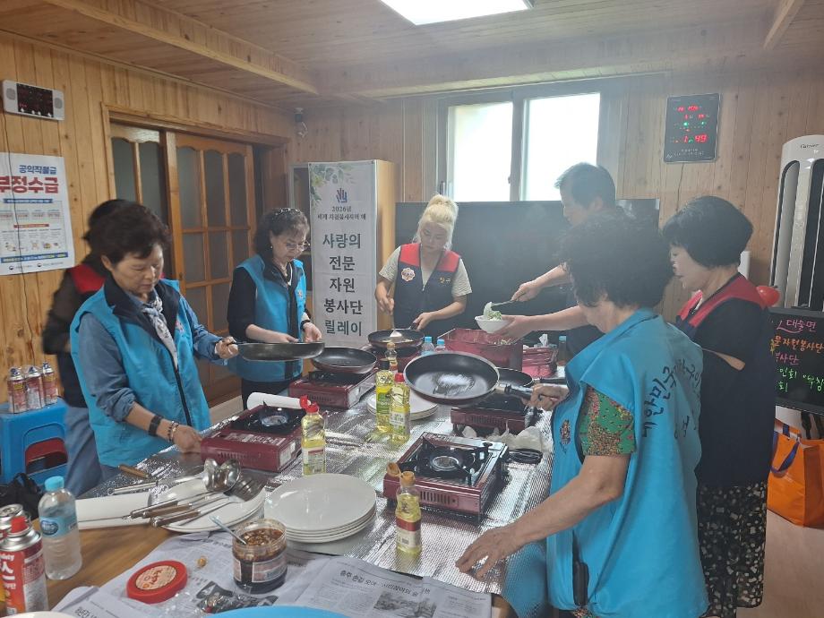 6.재향군인회여성회 음식 봉사활동 모습 이미지