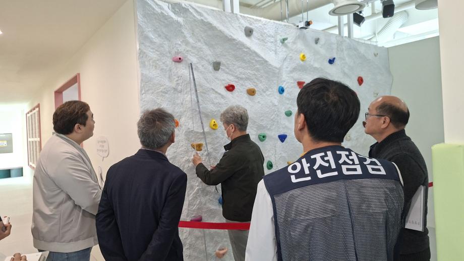 2.어린이놀이시설 안전점검 모습 (1) 이미지