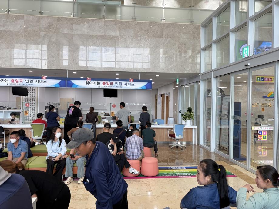 4.7월 찾아가는 출입국 민원서비스 운영 모습 이미지