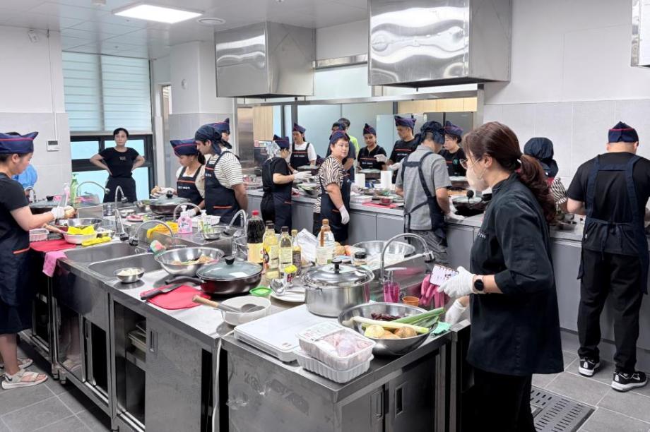 6.궁중찜닭 만들기 모습 (1) 이미지
