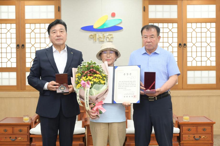 4.화랑무공훈장 전수 기념 사진 이미지
