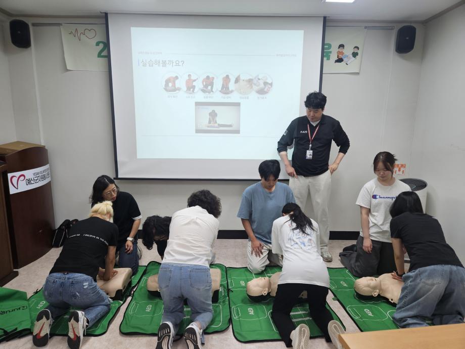 7.자원봉사자 안전교육(심폐소생술) 모습 이미지