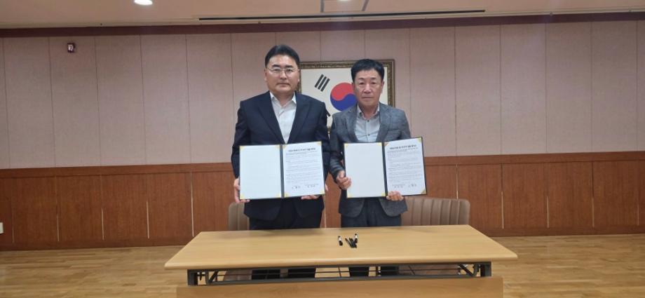 9.신암면 지역사회보장협의체 협약 체결 기념촬영 이미지