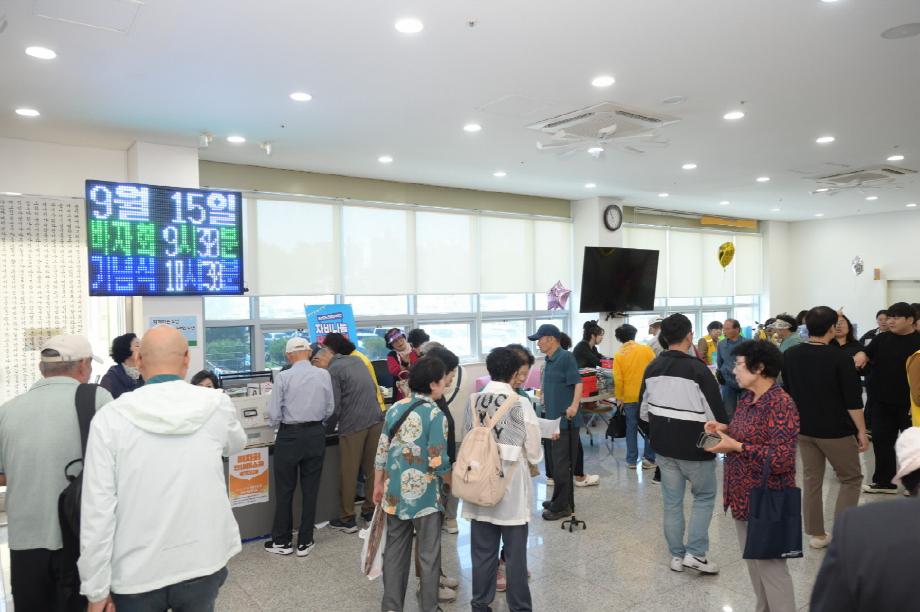 5.노인종합복지관 개관 20주년 기념행사 및 자비나눔 바자회 모습 (2) 이미지