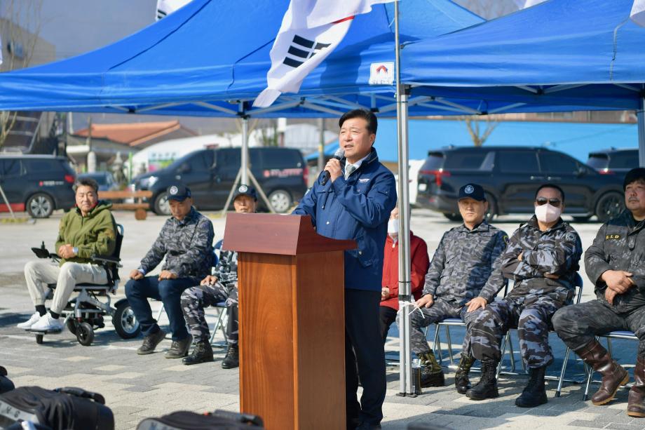 특수임무유공자회 예당호 수중정화 활동 이미지