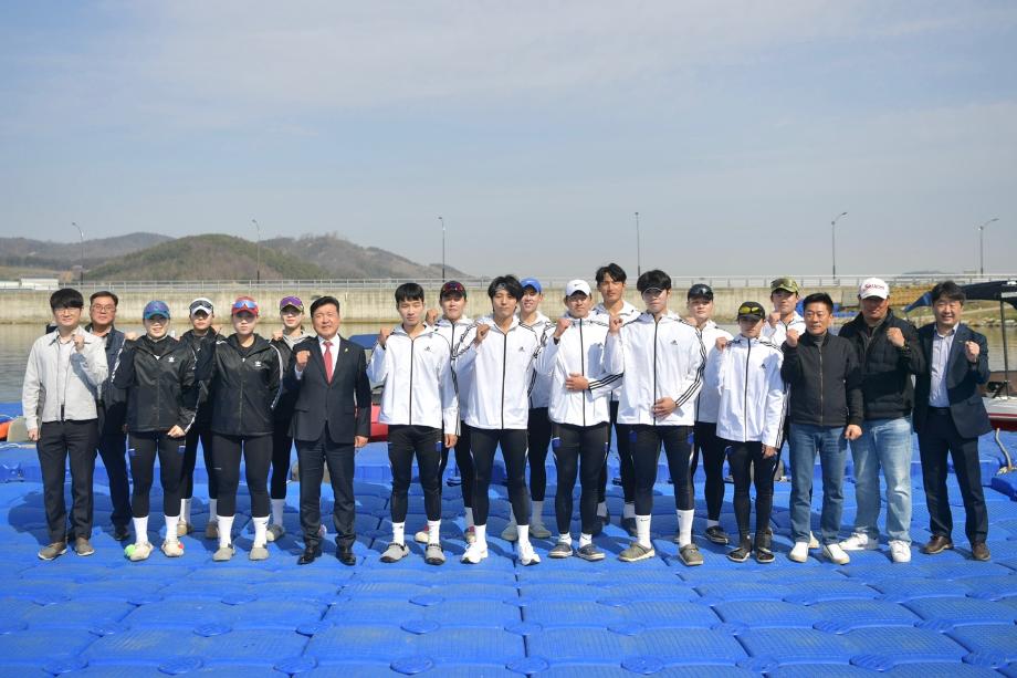 예산군청 조정팀 선수단 격려 이미지
