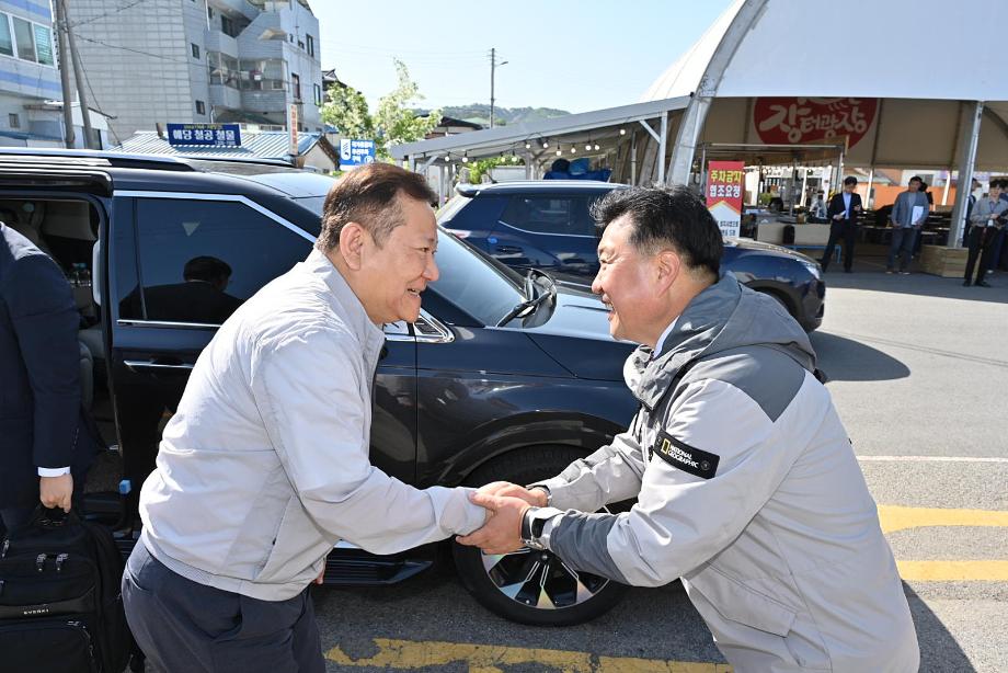 중앙지방정책협의회 예산시장 현장방문 이미지