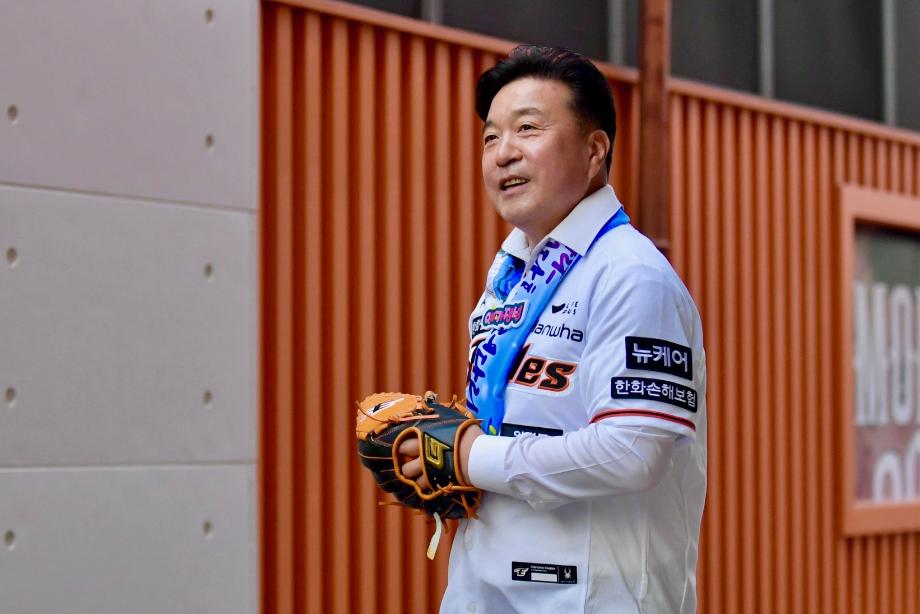 한화이글스파크 예가정성의 날 시구 이미지