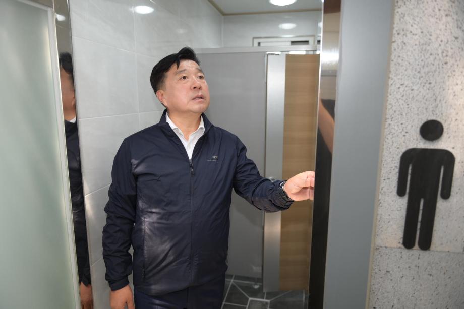덕산 옥계리 공중화장실 정비 공사 현장방문 이미지