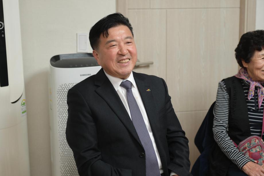 향천리 할머니경로당 방문 이미지