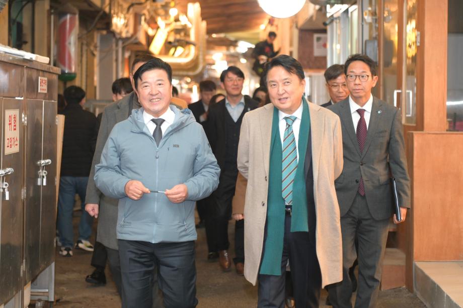 김영환 충북도지사 예산시장 방문 이미지