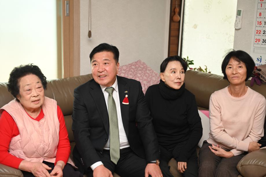 예산3리 독거노인 공동생활홈 방문 이미지