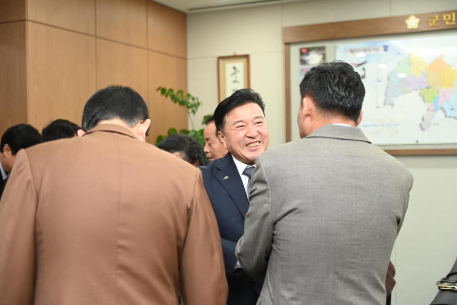의회 방문 신년인사 이미지