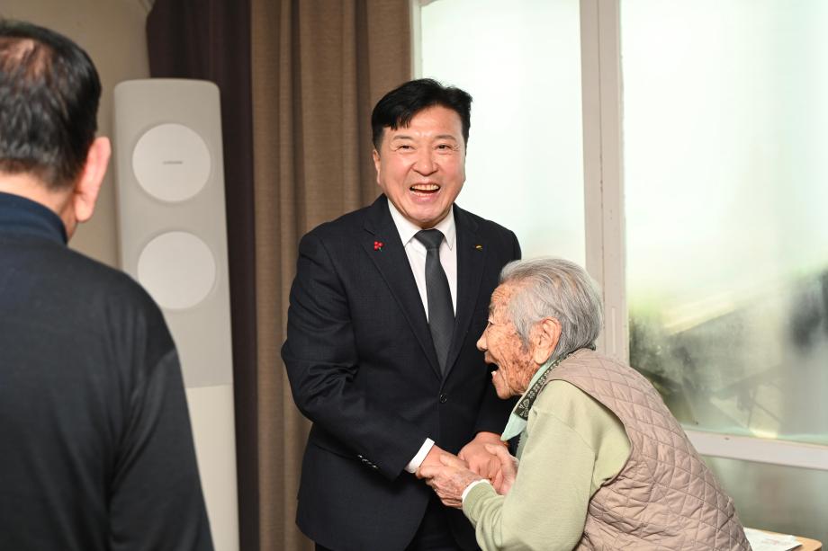 110세 어르신 위문 이미지