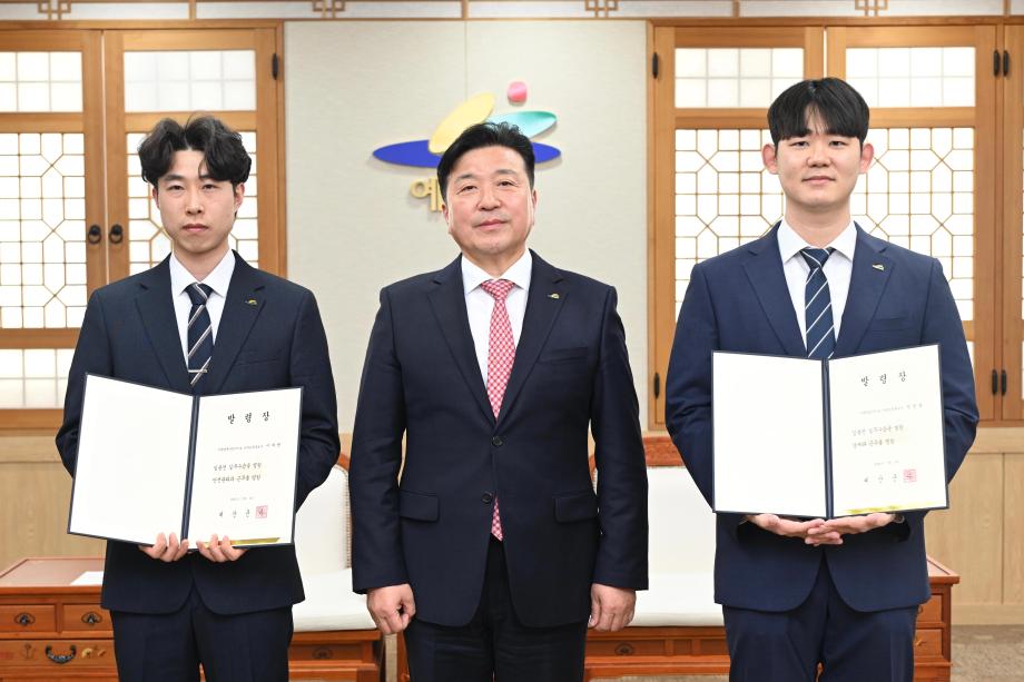신규임용자 임용장 수여식 이미지