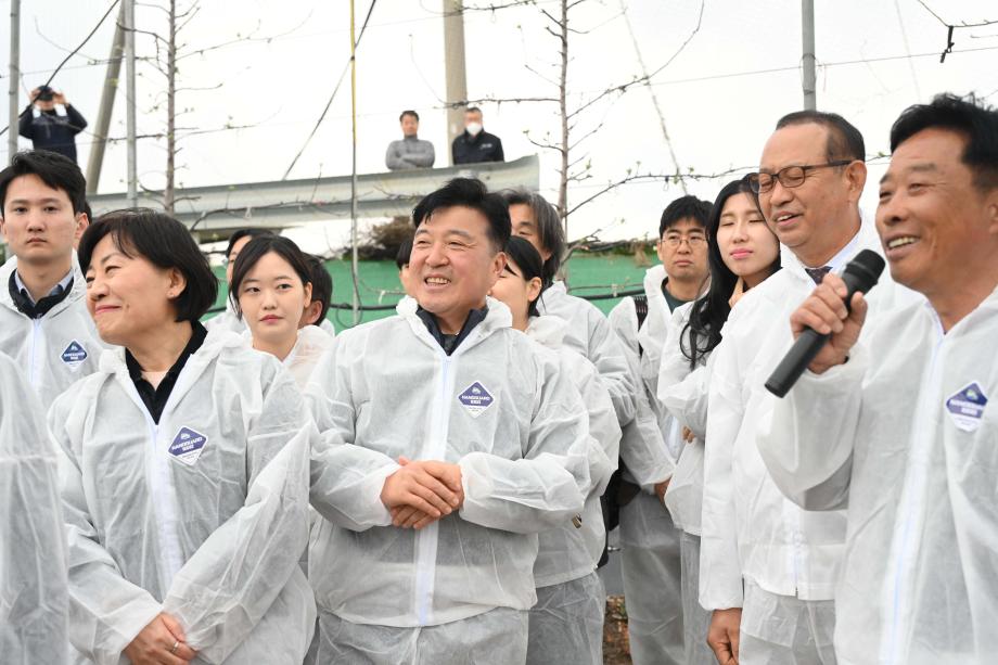 최상목 경제부총리 과수생육 및 스마트과수원조성 현장방문 이미지