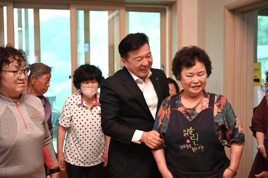 화천1리 행복경로당 무료경로식당 방문 이미지