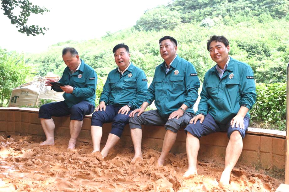 덕산온천관광지 족욕장 및 황톳길 현장방문 이미지