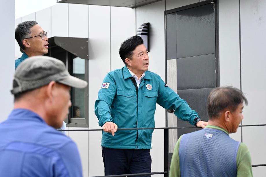 호우피해 이재민 임시주택 방문 이미지