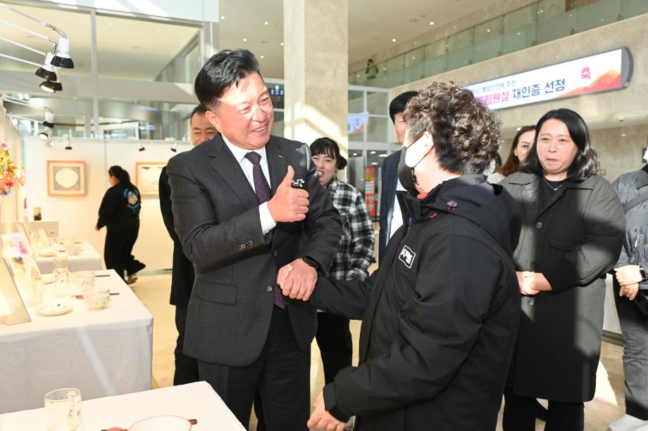 “모일 사람들”발달장애인 작품 전시회 이미지
