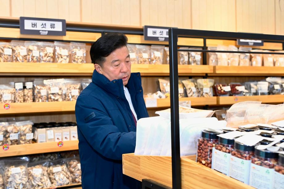 로컬푸드직매장 개장 1주년 특판행사장 방문 이미지