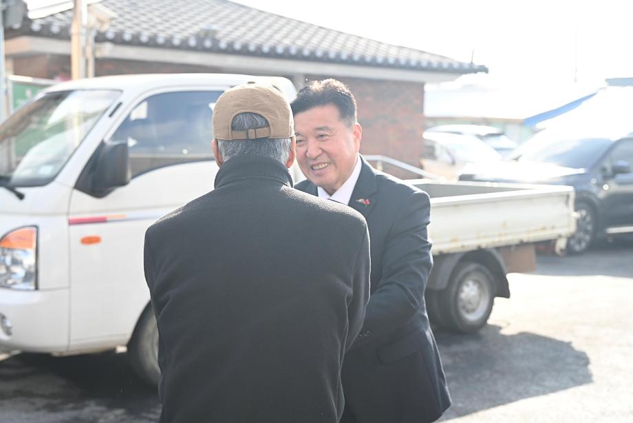 노인회 고덕면분회 경로당 개보수 현장방문 이미지