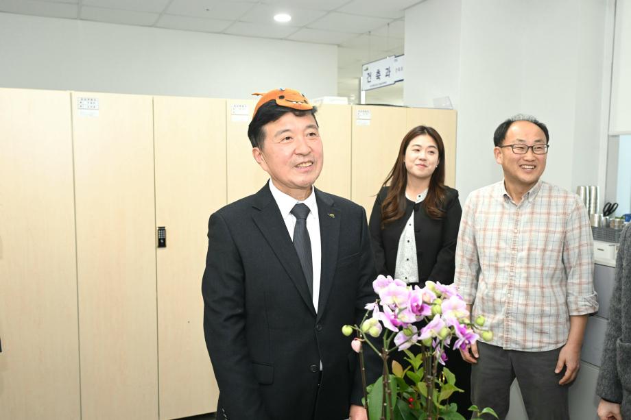 설명절 맞이 사무실 격려인사 이미지
