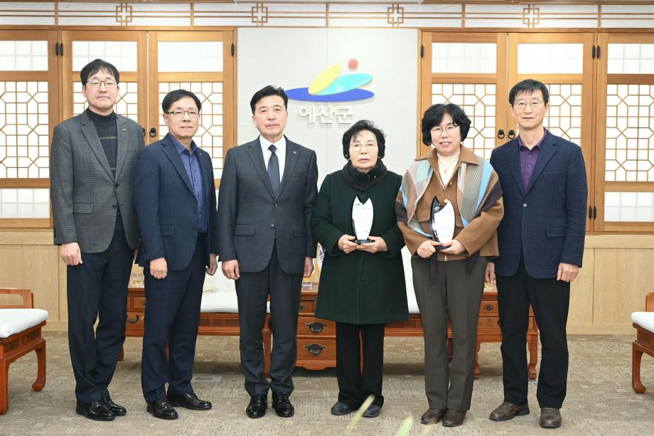 예산군인사위원회 임기만료 감사패 수여 이미지