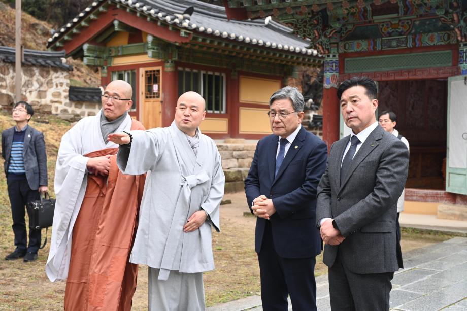 허민 국가유산청장 수덕사 방문 이미지