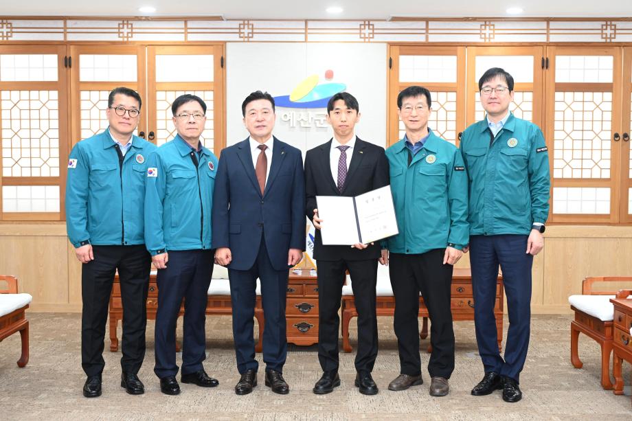 신규임용자 임용장 수여식 이미지