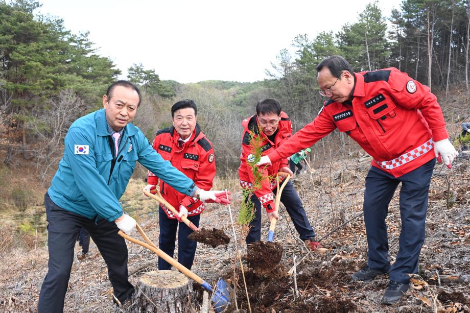 제81회 식목일 나무심기 행사 이미지