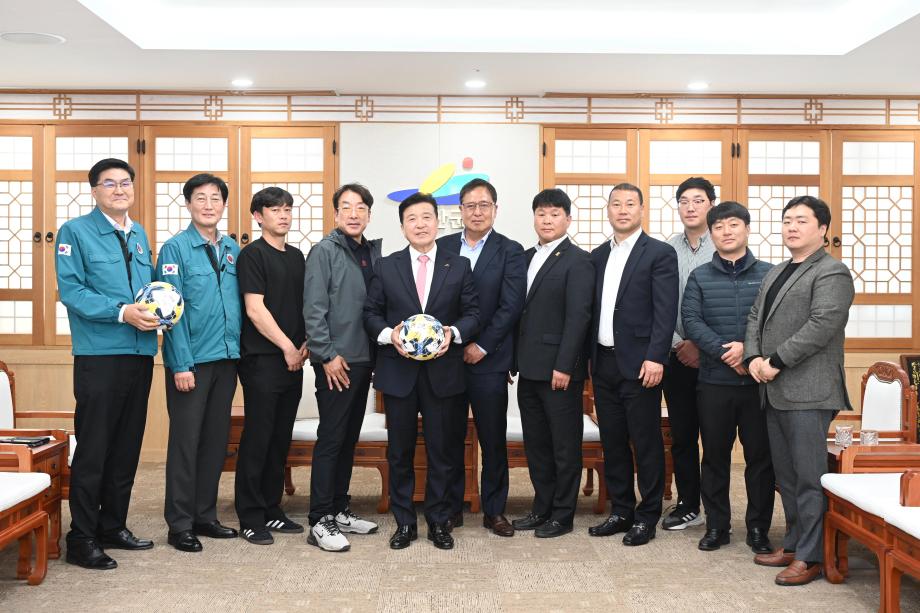 예산군축구협회 임원 내방 이미지