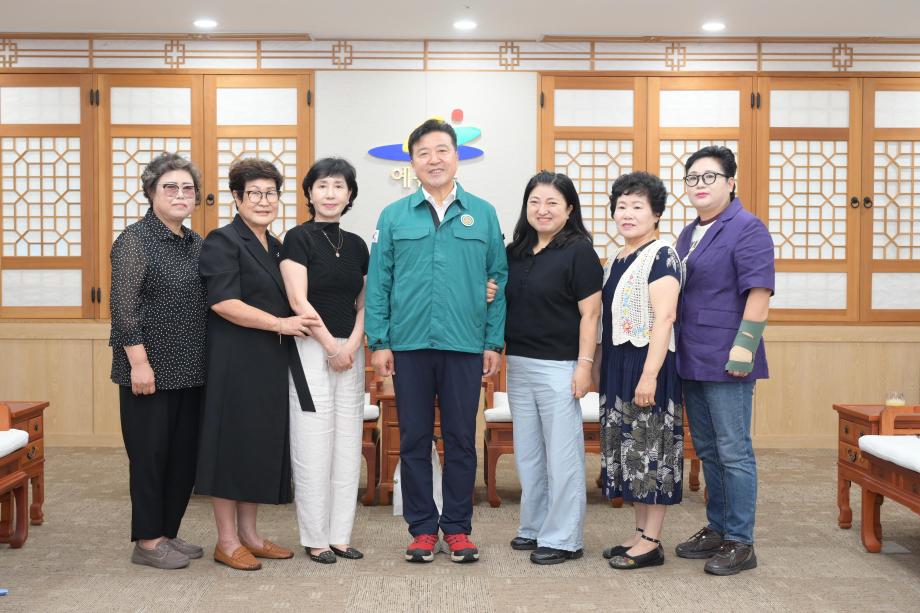 여성단체협의회 임원진 내방 이미지