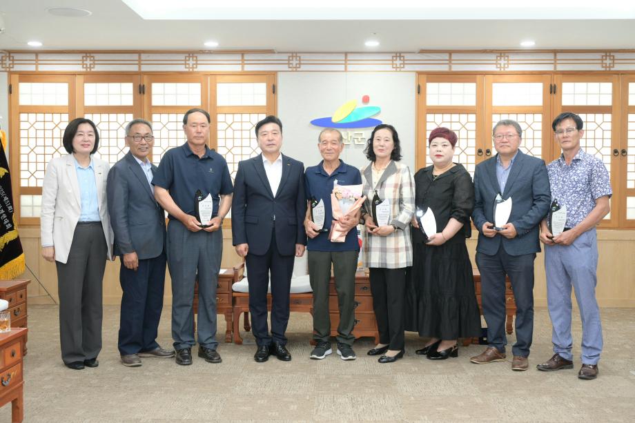 읍면지역사회보장협의체 이임 민간위원장 감사패 수여 이미지