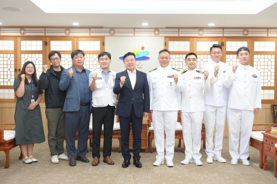 해군 윤봉길함 대원 내방 이미지