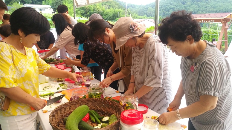 부모와 아이들이 함께 즐기는 체험농장 팜파티 이미지