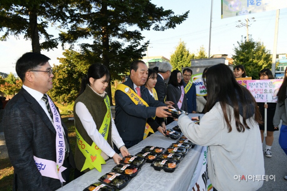 예산군농업기술센터, 시범학교에 지역농산물로 만든 아침간편식 시범급식 추진 이미지