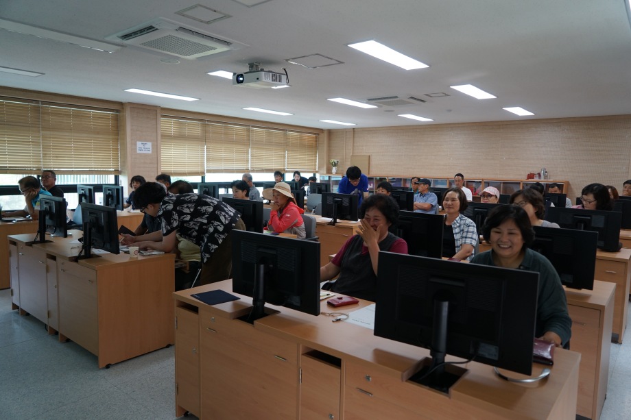 예산군농업기술센터, 농업인 맞춤형 컴퓨터 교육 호응 높아 이미지