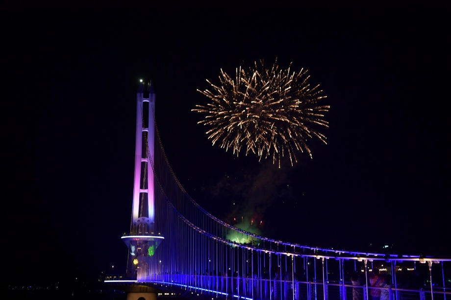 예산군, 예당호에 전국 최초 테마형 야간경관조명 모노레일 개통 이미지
