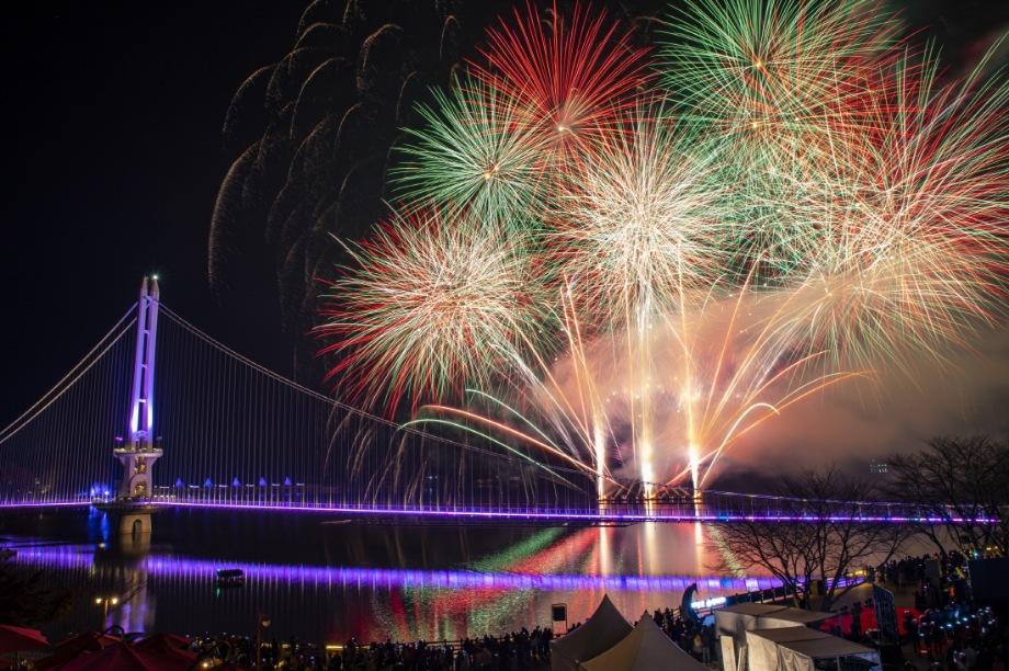 예산군, 코로나19 속 ‘예당호 출렁다리’ 방문객 600만명 돌파! 이미지