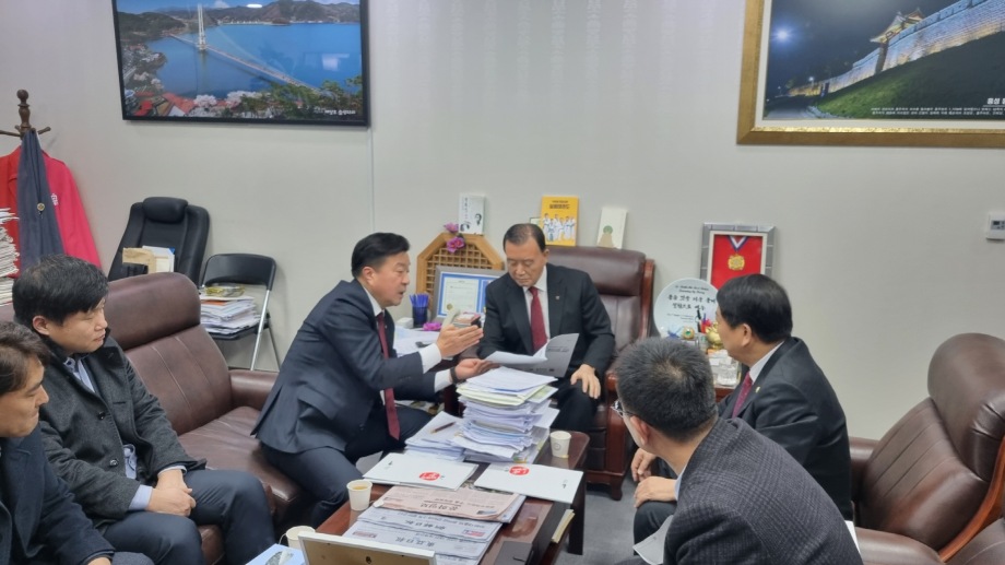 최재구 예산군수, 용산 대통령실 등 방문 지역 현안 건의 이미지