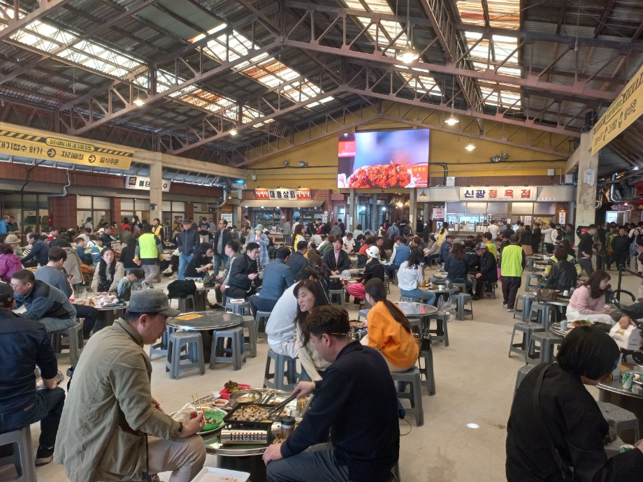 예산군, 4월 1일 재개장한 예산시장 “핫하다 핫해!” 이미지