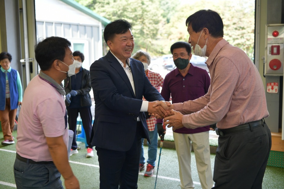 제9회 전국노인건강 대축제 참가자 격려 이미지